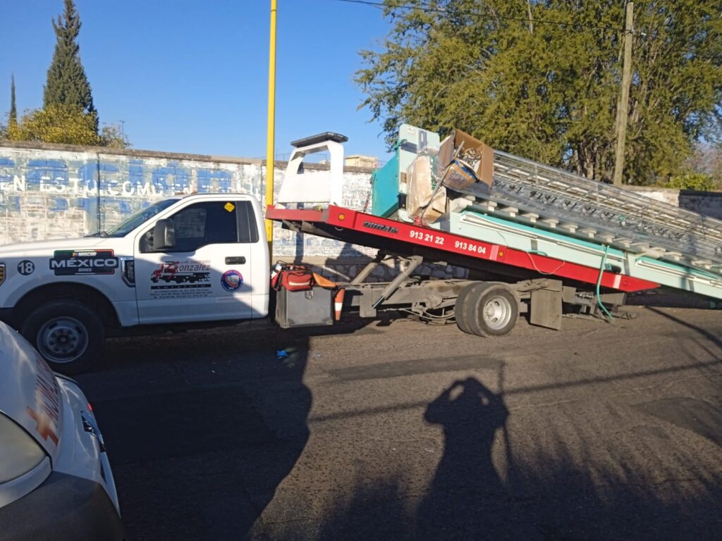 MAQUINARIA PESADA LE APLASTA UNA PIERNA