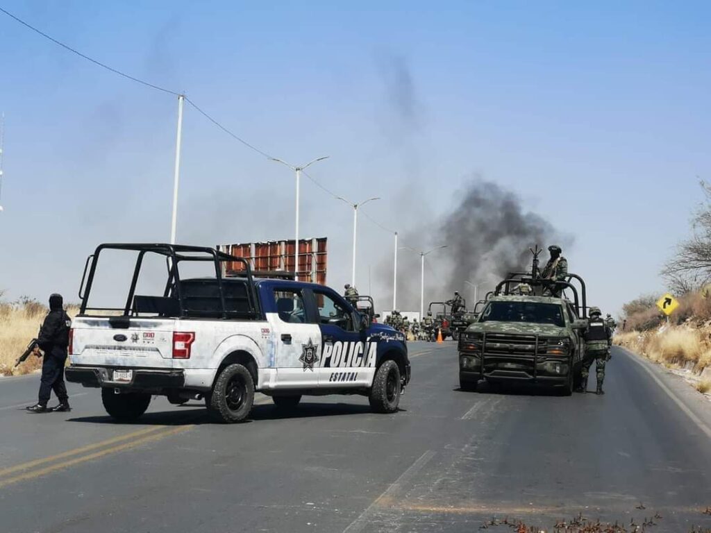 ZACATECAS ZONA DE GUERRA; MATAN A TRAILERO Y RESULTA HERIDO UN POLICIA