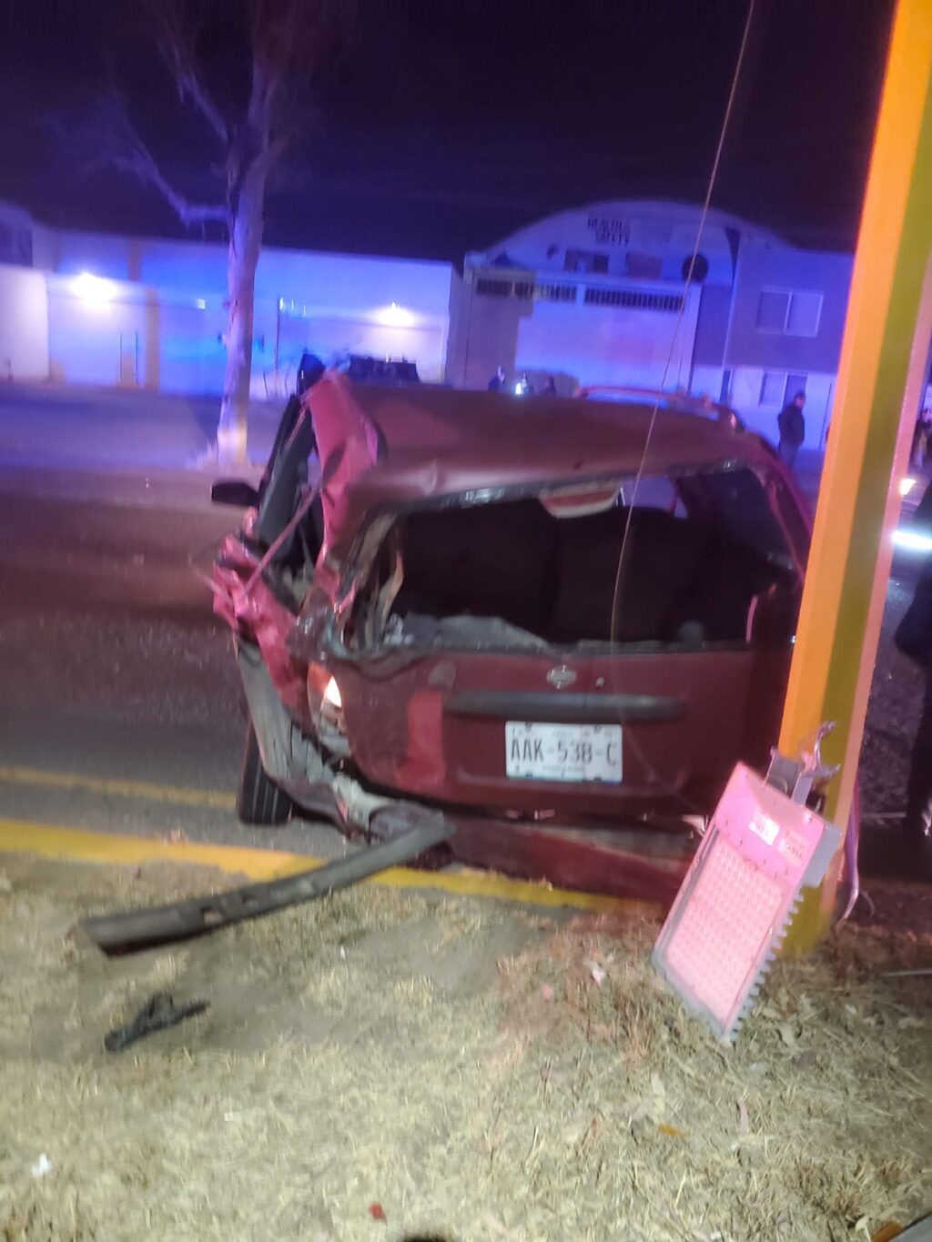 APARATOSO ACCIDENTE DEJA SALDO DE DAÑOS MATERIALES Y UNA MUJER LESIONADA