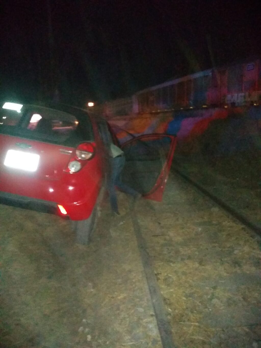 UNA MUJER SE SALIO DE LA CARRETERA TRAS IR EN ESTADO DE EBRIEDAD