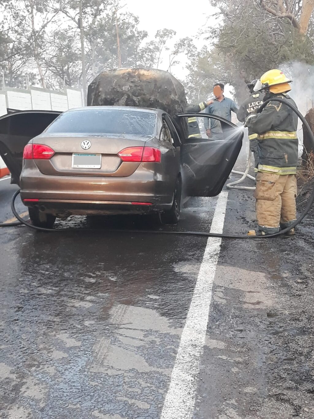 SE INCENDIA AUTO CON FAMILIA A BRODO