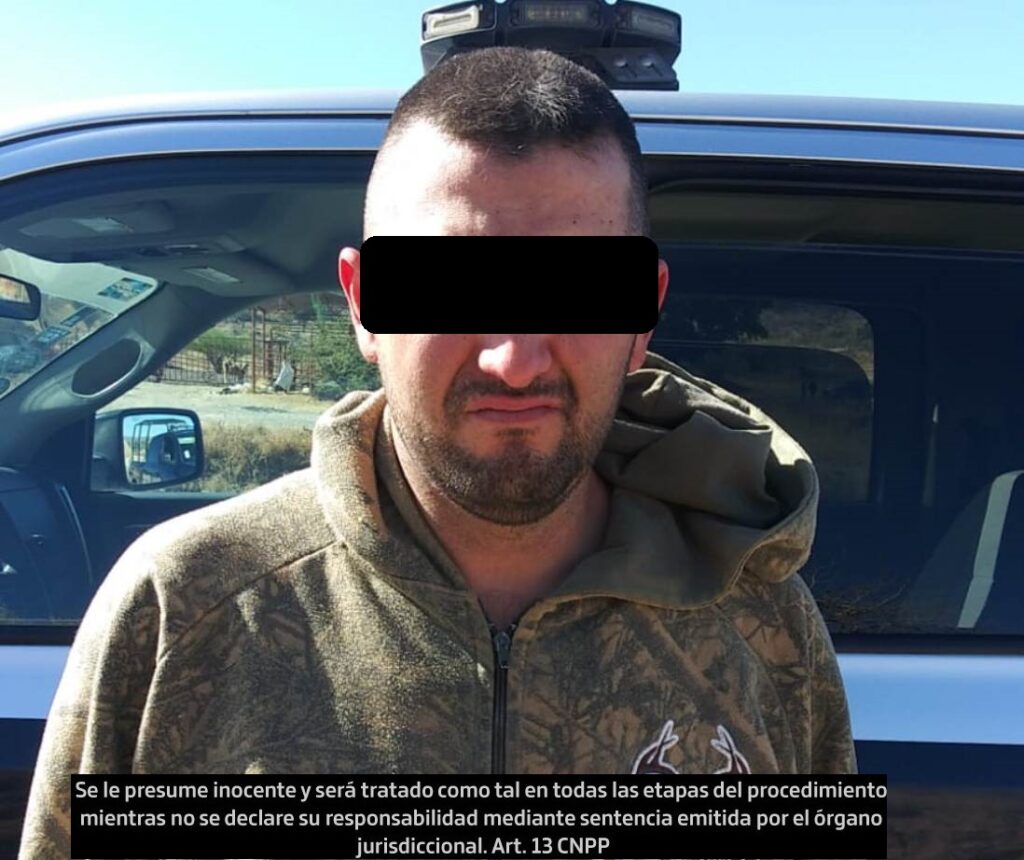 ATACO CON UN RIFLE A TRES LOROS Y AMENZO A LA DUEÑA