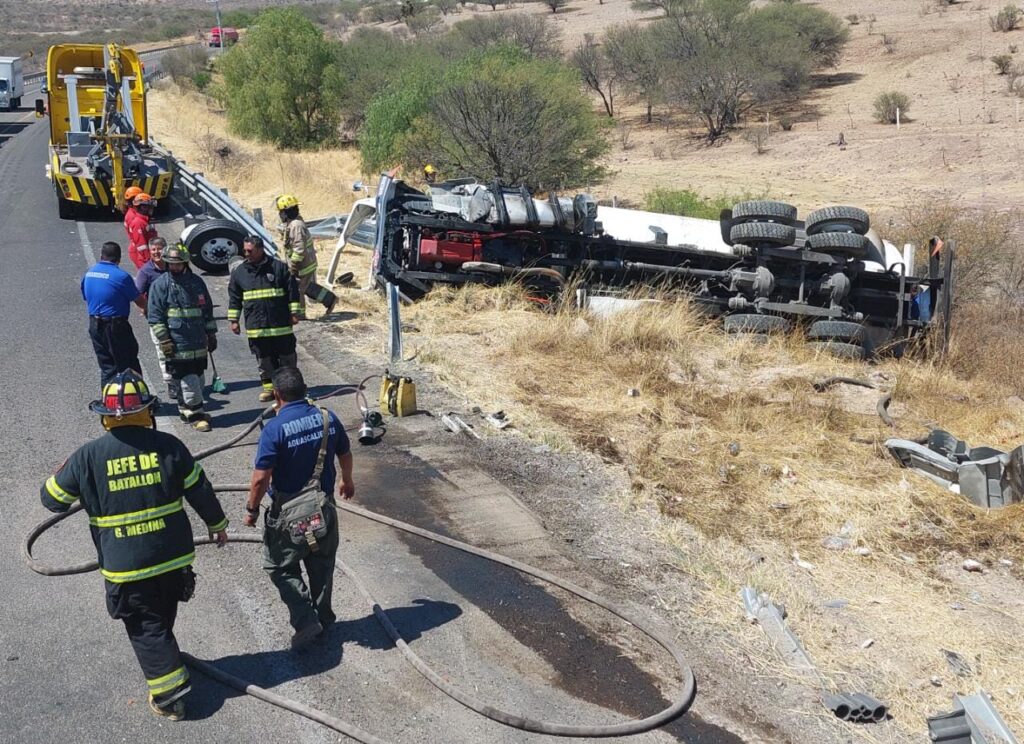 SE VUELCA PIPA LLENA DE DIESEL