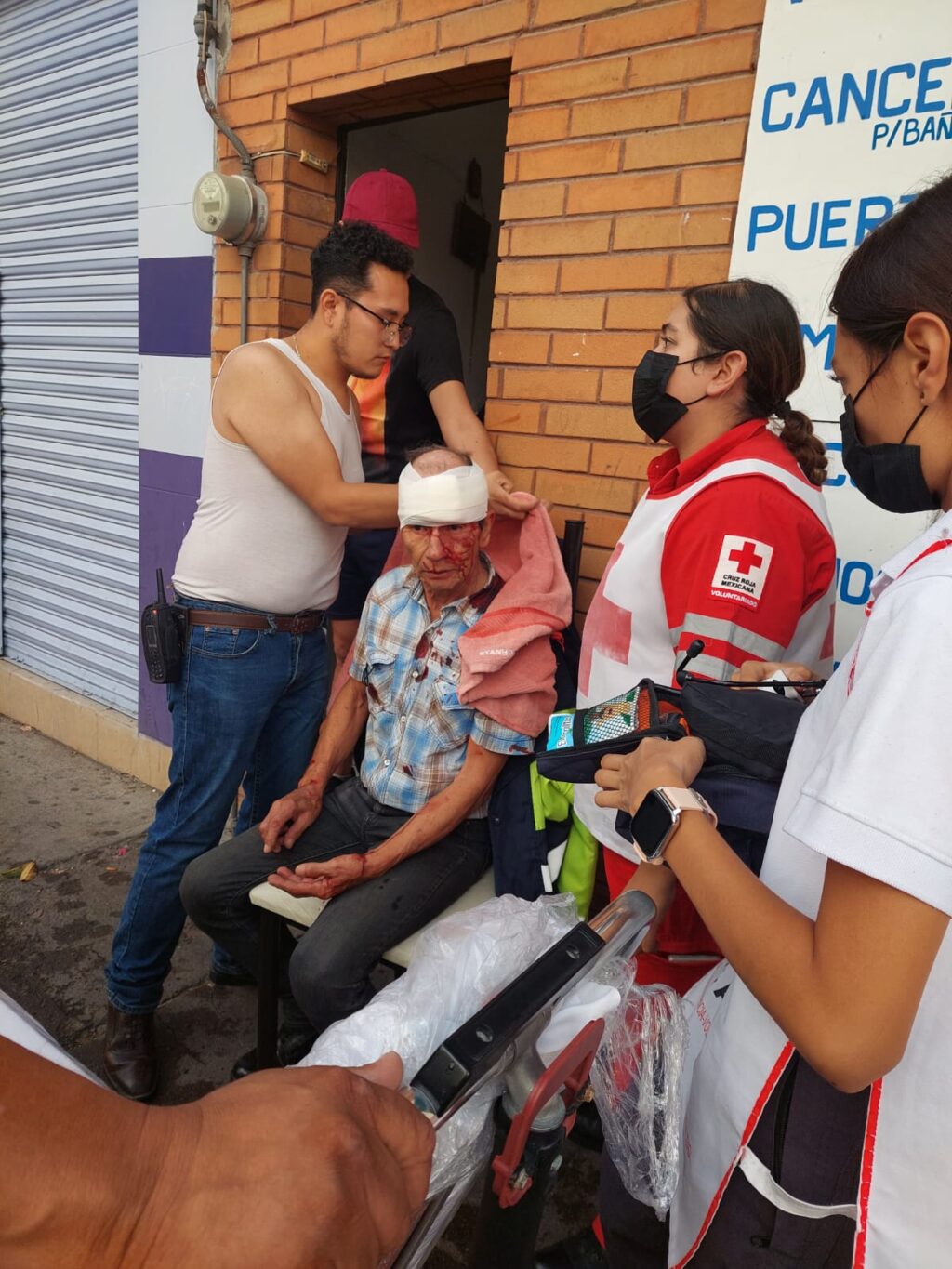 LO ATROPELLAN Y LO DEJAN A SU SUERTE