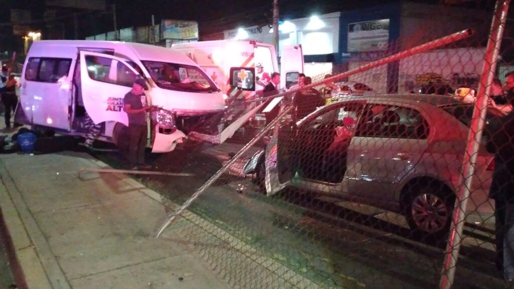 CARAMBOLA DEJA DAÑOS MATERAILES CUANTIOSOS, POR FORTUNA NO HUBO LESIONADOS