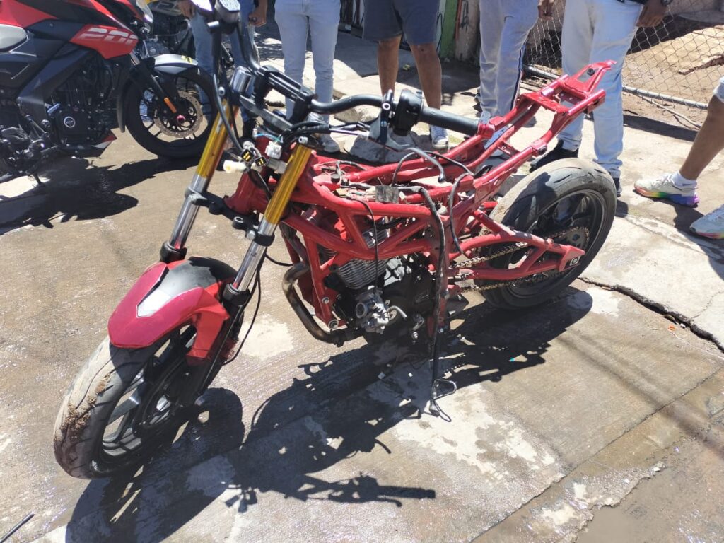 PAR DE LADRONES FUEORN DETENIDOS CON LAS MANOS EN LA MASA