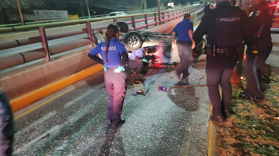 MUERE UNA PERSONA TRAS APARATOSA VOLCADURA