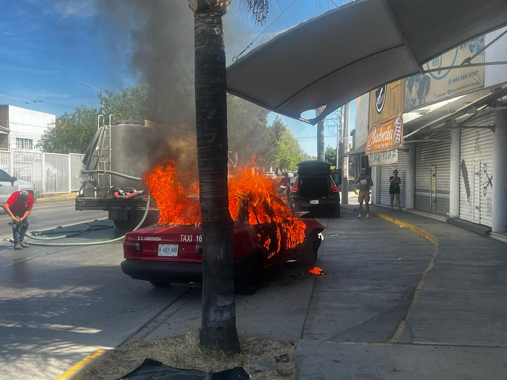 CASI EXPLOTA UN TAXI TRAS UN INCIDENTE VIAL
