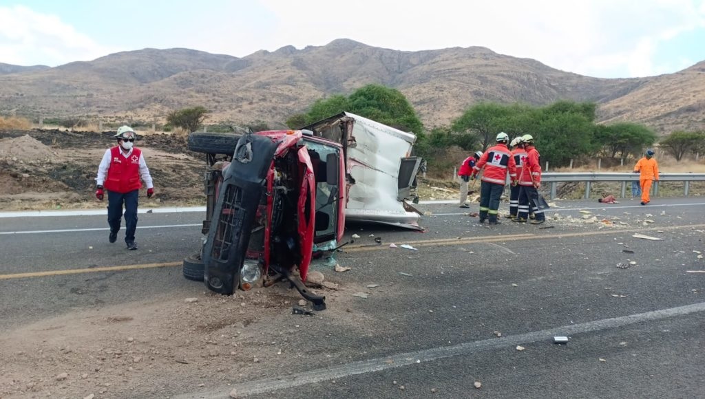 ENCONTRONAZO DEJA DOS LESIONADOS SOBRE EL LIBRAMIENTO A CALVILLO