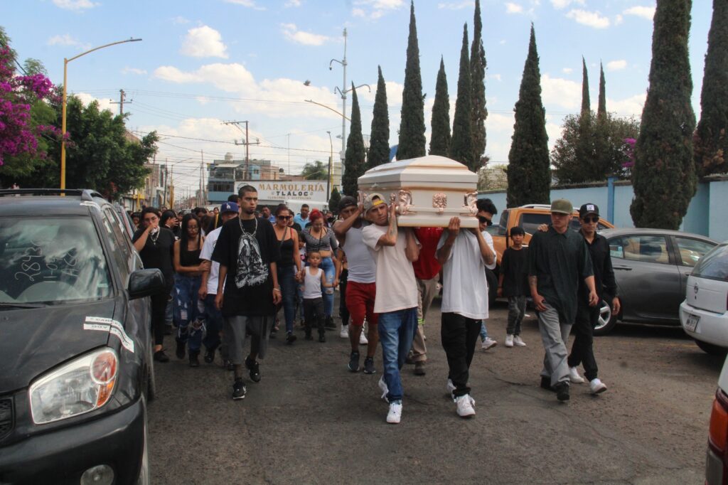 LE DAN EL ULTMO ADIOS AL JOVEN QUE MATARON EN LA FERIA NACIONAL DE SAN MARCOS
