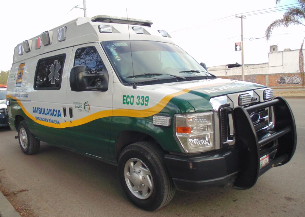 AL BORDE DE LA MUERTE, NIÑA DE 4 AÑOS QUE CAYO A UNA ALBERCA