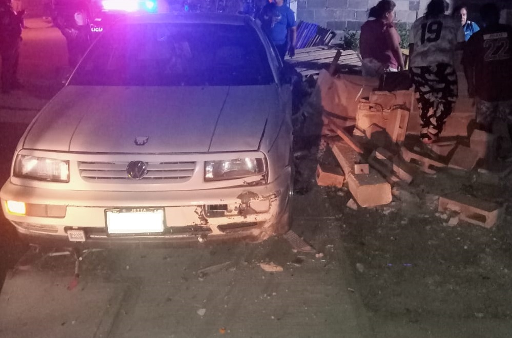 DESCONTROLADO SUJETO CASI MATA A MADRE E HIJO TRAS ATROPELLARLOS