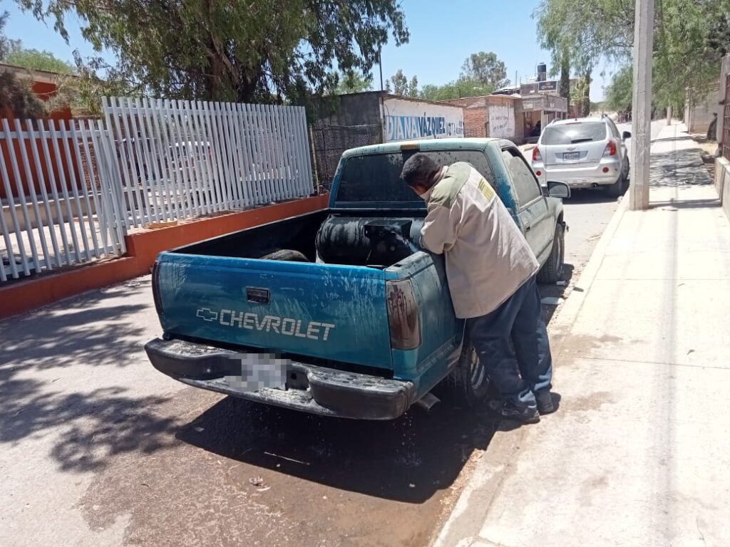 UNA CAMIONETA SUFRE UN FLAMAZO, TRES PERSONAS RESULTA CON QUEMADURAS