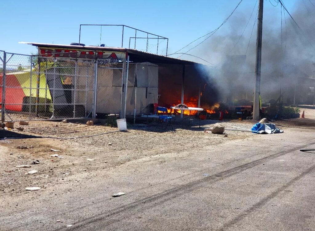 TERRIBLE SUSTO GENERO UN FLAMAZO EN UN PUESTO DE COMIDA EN COSIO