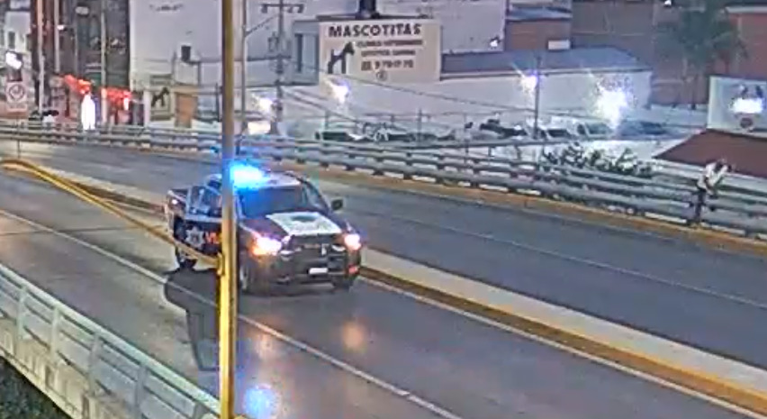 SE IBA A ARROJAR DE UN PUENTE Y FUE SALVADO POR LA POLICIA MUNICIPAL