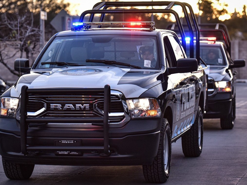 DOS MENORES DE EDAD LESIONADOS FUE EL SALDO DE TREMENDO CHOQUE CONTRA LA BARDA DE CONTENCION DE LA CARRETERA