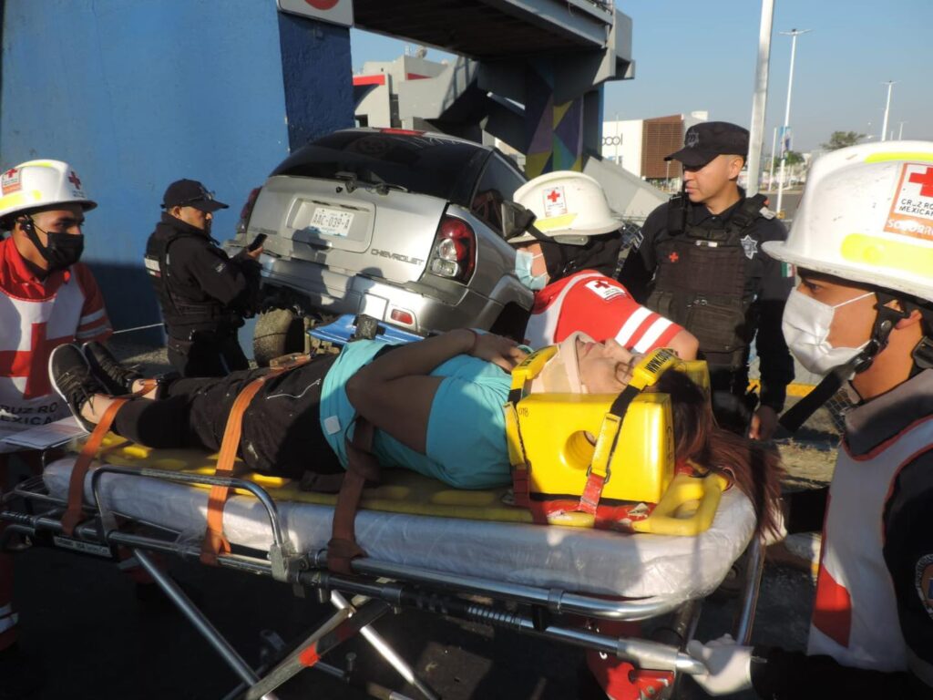 DOS MUJERES QUEDARON PRENSADAS TRAS APARATOSO ACCIDENTE