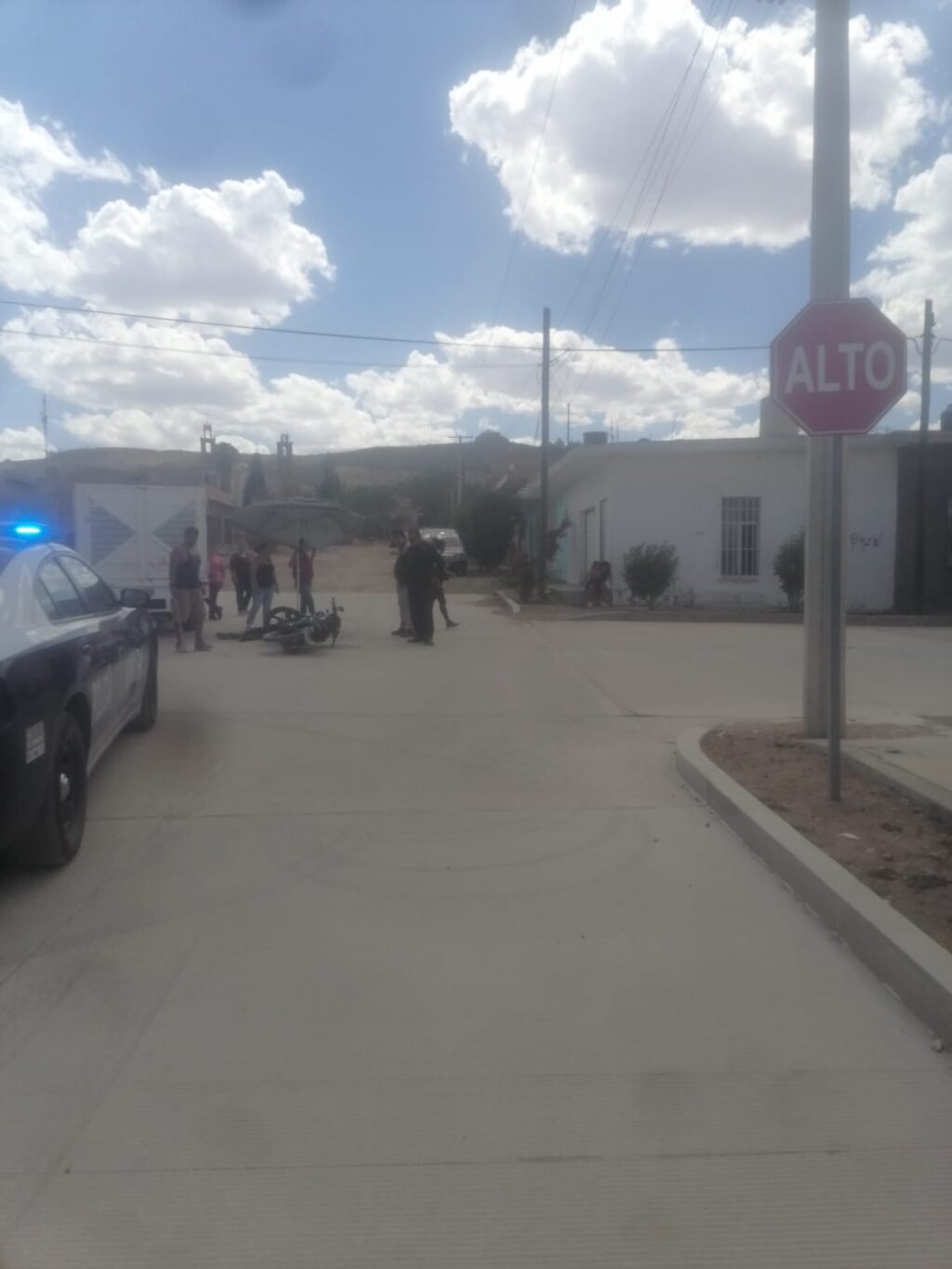 MOTOCICLISTA RESULTA CON MULTIPLES FRACTURAS TRAS UN CHOQUE DESIGUAL