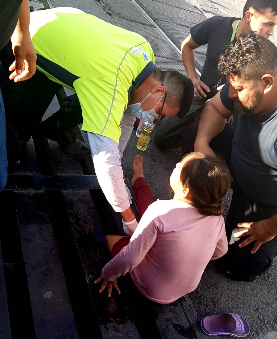 UNA MENOR DE 6 AÑOS FUE RESCATADA DE UNA ALCANTARILLA