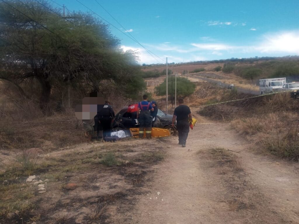 APARATOSA VOLCADURA DEJA UN SALDO DE UNA MUJER MUERTA Y TRES LESIONADOS, NO DE GRAVEDAD