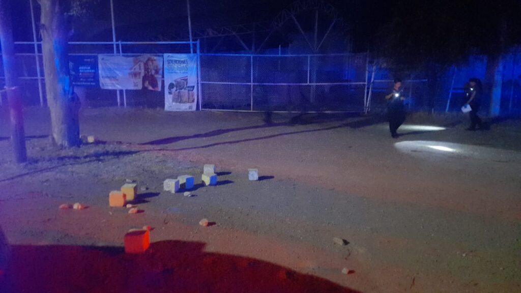 MAS DE 30 BALAZOS DISPARO UN SUJETO Y GENERA MOVILIZACION POLICIACA AL PONIENTE