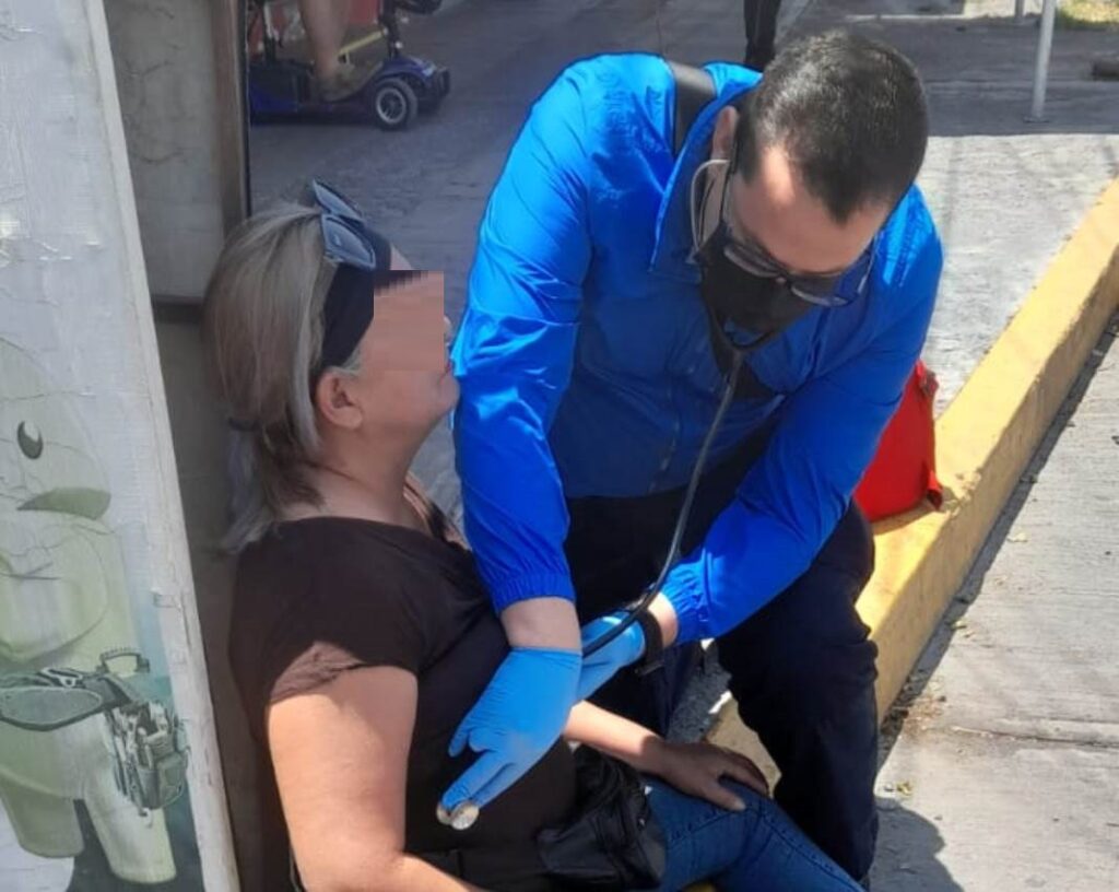 UNA MUJER ES HOSPITALIZADA TRAS CAER DE UNA MOTOCICLETA