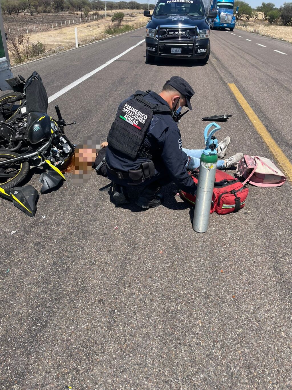 CASI SE MATA MUJER MOTOCICLISTA, FUE LLEVADA GRAV EN HELICOPTERO A UN HOSPITAL