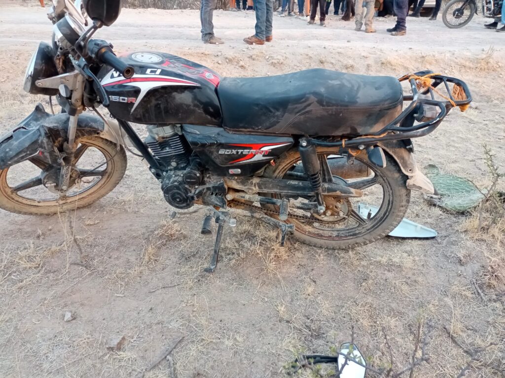 JOVEN CAYO DE SU MOTOCICLETA Y PERDIO LA VIDA EN ASIENTOS