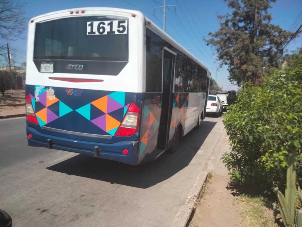 CAMION URBANO EMBISTE A UN MOTOCICLISTA