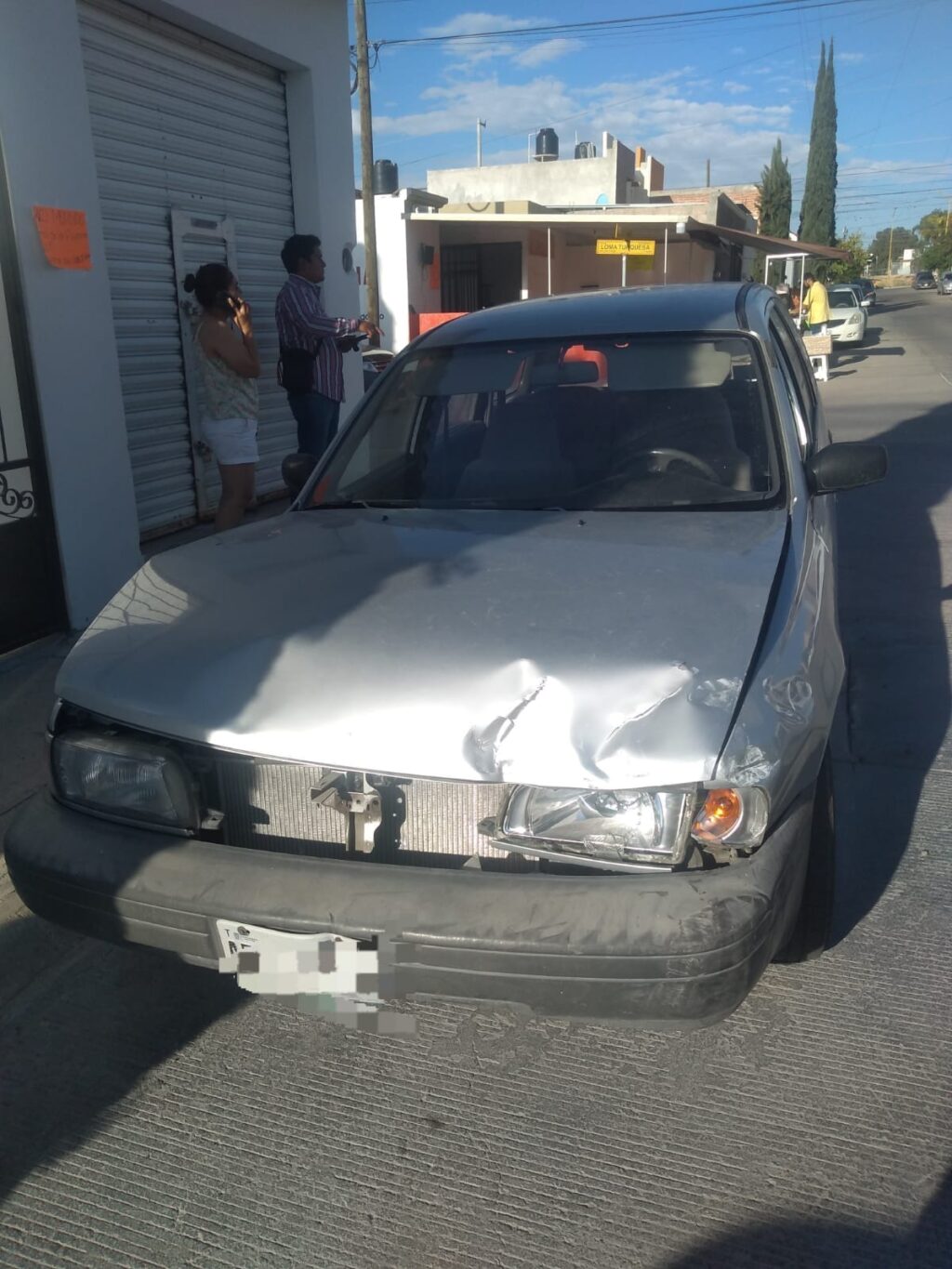 MUJER GENERA CHOQUE FRONTAL TRAS PASARSE UNA SEÑAL DE ALTO