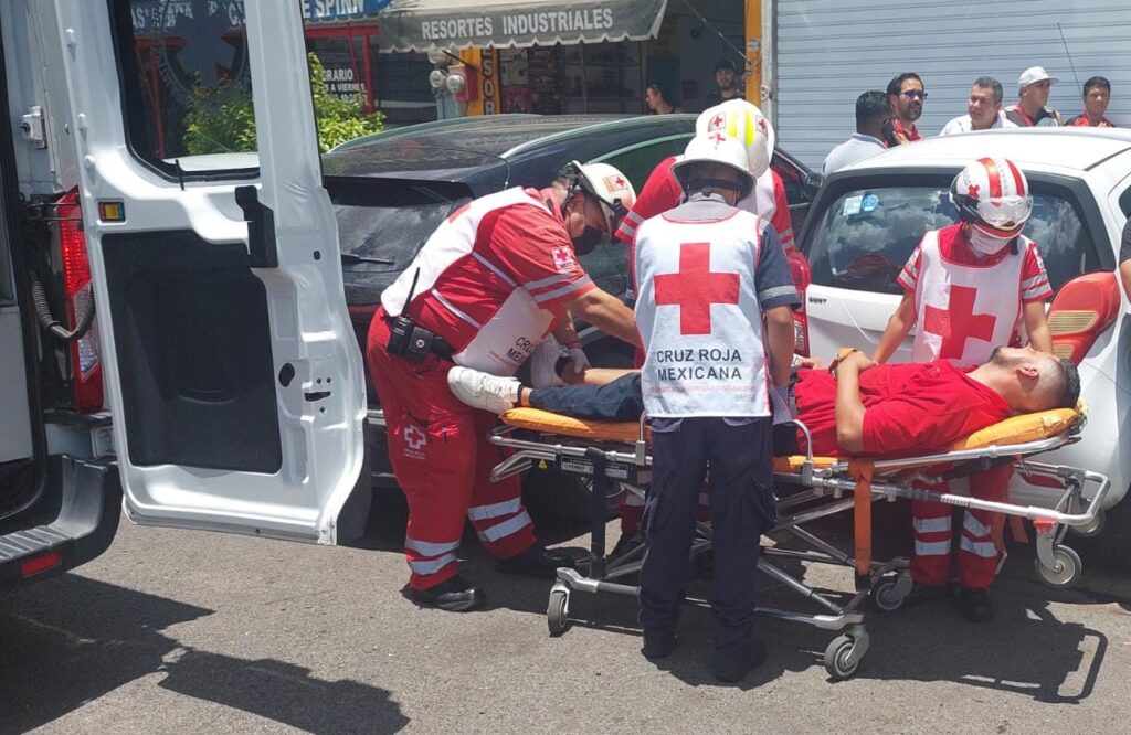 UNA MUJER PRENSADA Y VARIOS LESIONADOS, FUE EL SALDO DE UN CHOQUE ENTRE DOS VEHICULOS