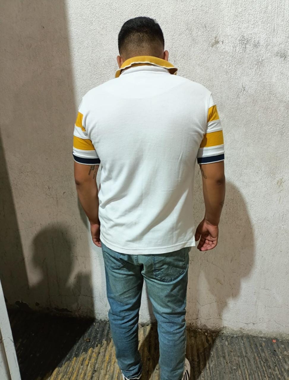 FUE DE ROGONO Y LO RECHAZARON, POR LO QUE GOLPEO A LA DAMA