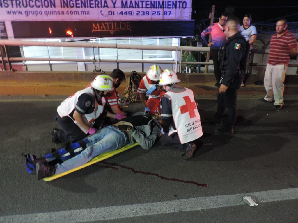 MOTOCLCISTAS RESULTA GRAVE TARS IMAPCTARSE CONTRA UNA SEÑAL DE TRANSITO