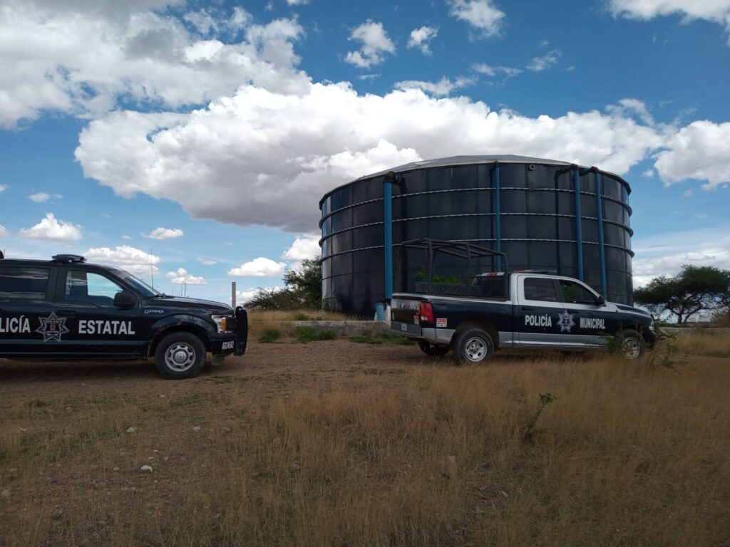 SUJETO CAYO DENTRO DE UN TANQUE GIGANTE DE AGUA Y CASI MUERE