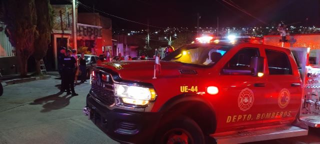 Tres personas resultaron lesionadas tras un incendio en un domicilio en Municipio Libre