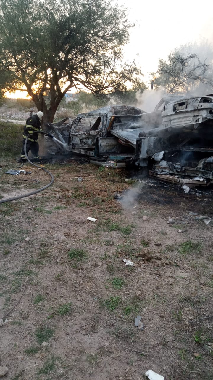 Se quemaron 12 vehículos tras un incendio en la pensión “Ávila” en Jesús María