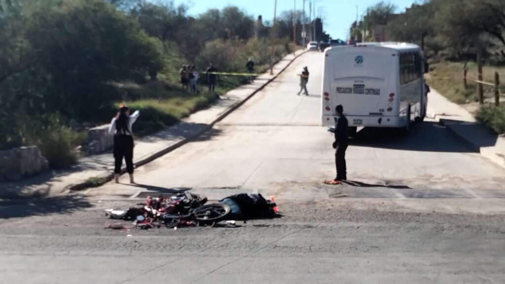 Murió joven motociclista tras choque contra camión de transporte de personal en Jesús María