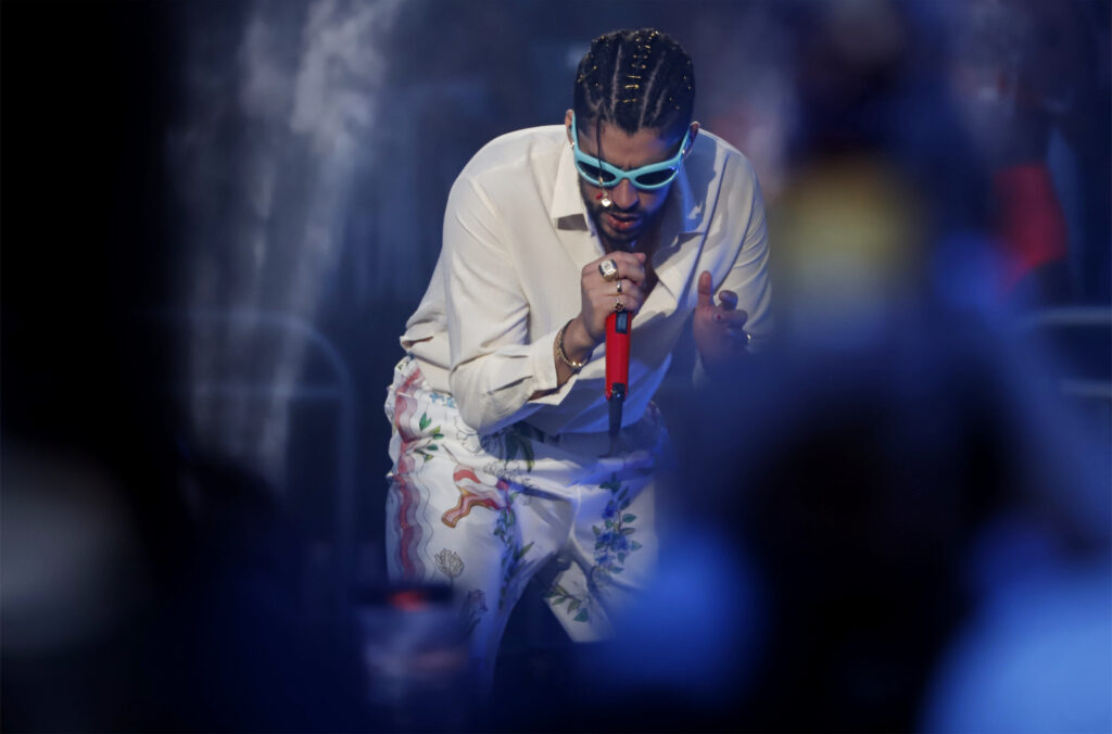 Bad Bunny, el nuevo “Rey del pop”, según la revista Forbes