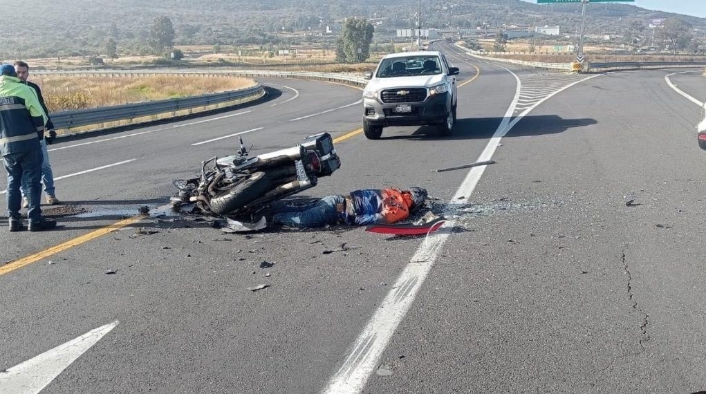 Motociclista originario de Aguascalientes murió tras choque contra una camioneta en Morelia