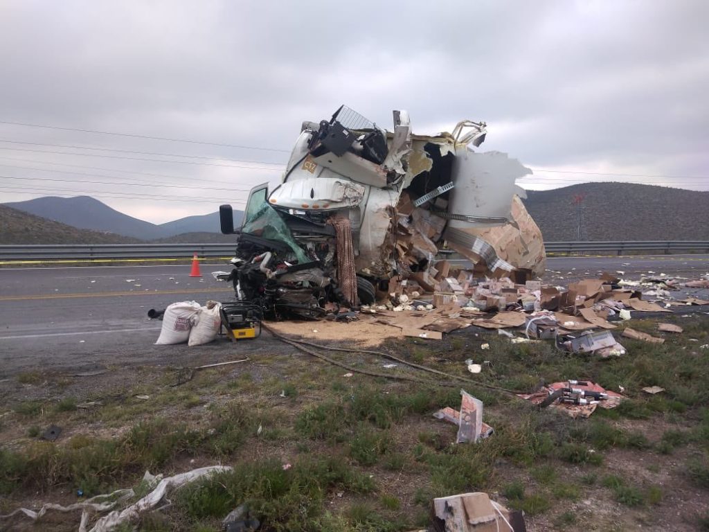 Dos traileros originarios de Aguascalientes y Colima murieron tras choque frontal en Saltillo