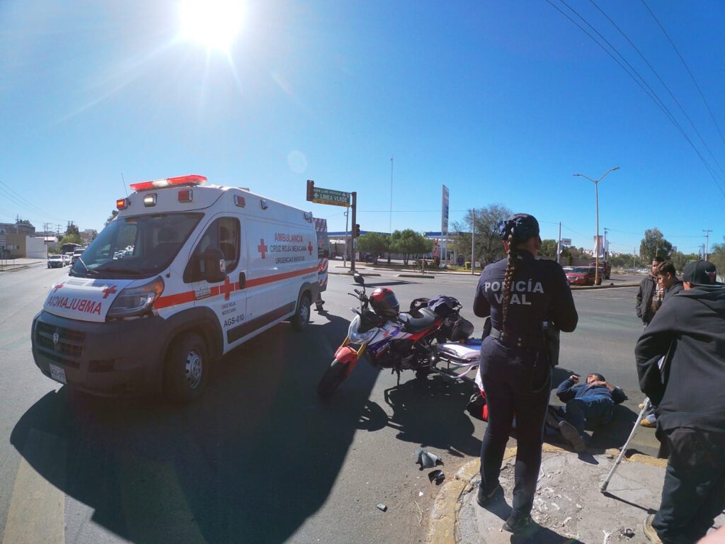 Motociclista resultó herido luego de ser impactado por una camioneta