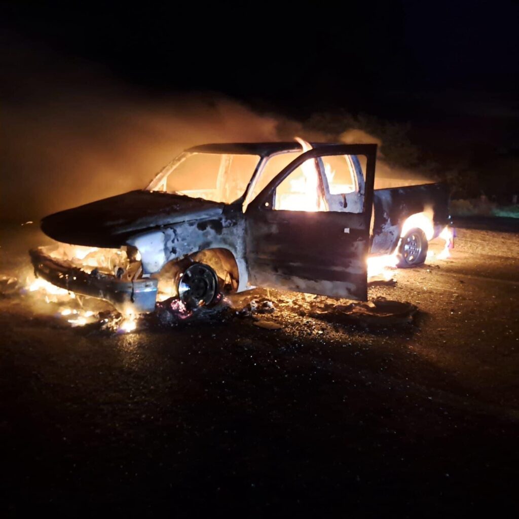 Integrantes del crimen organizado incendiaron dos vehículos en la carretera Zacatecas-San Luis Potosí