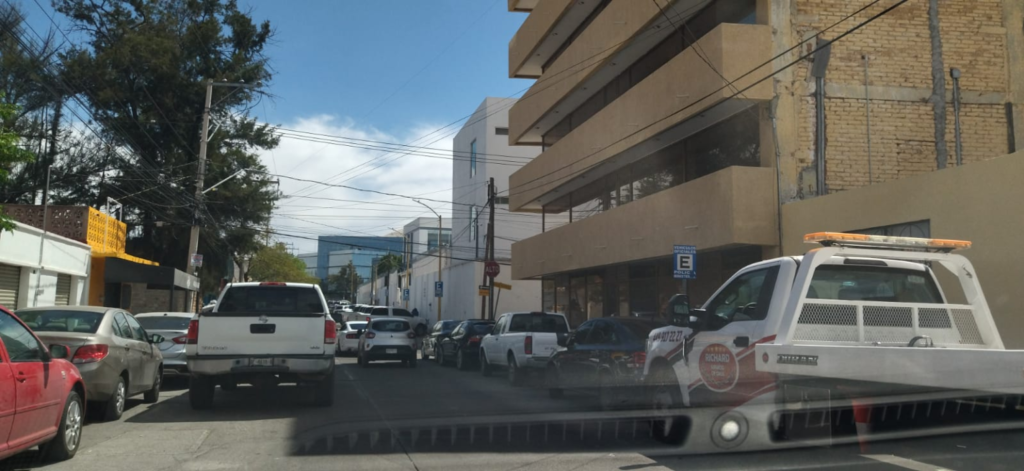 Mujer detenida se arroja desde las escaleras de la Fiscalía de Aguascalientes