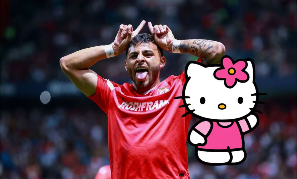 Afición del Toluca se burla de Pumas con peluches de «Hello Kitty»