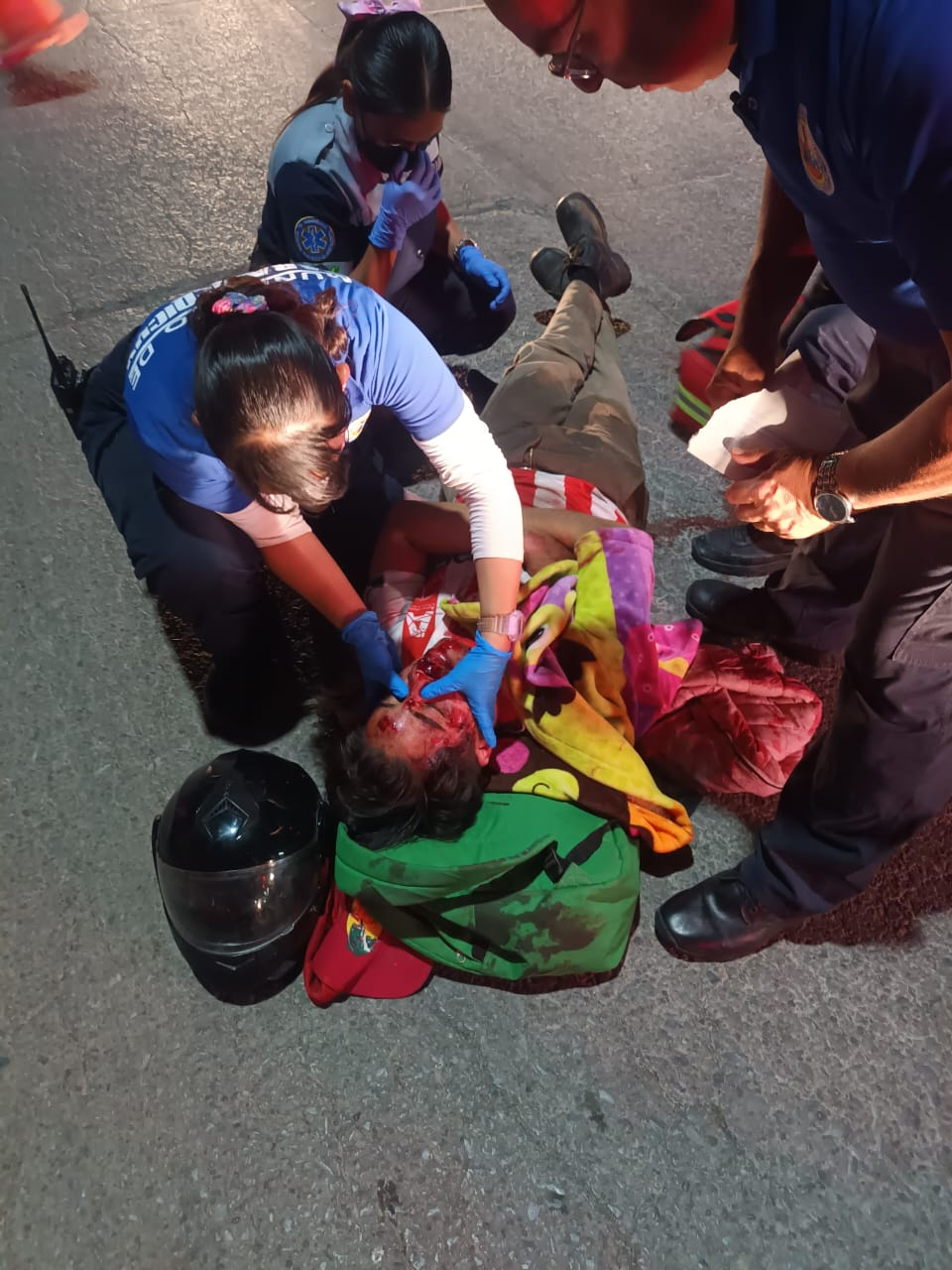 Motociclista sufre aparatosa caída en la avenida Rodolfo Landeros Gallegos