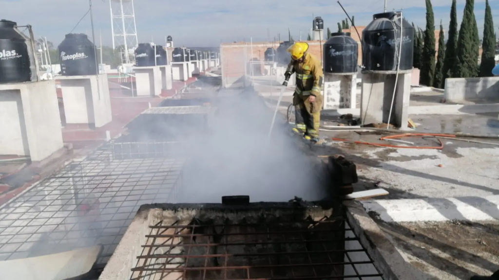 Bomberos sofocan incendio en casa de Jesús María