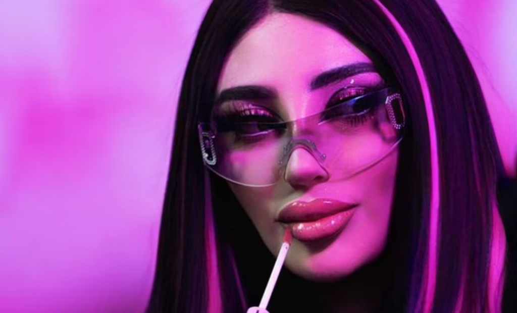 Bellakath ataca a joven que le colocaba las extensiones: «no estés de ratera»