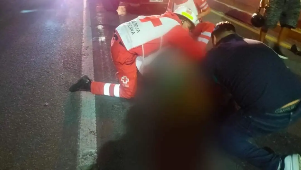 Muere motociclista tras caer sobre el puente elevado Bicentenario