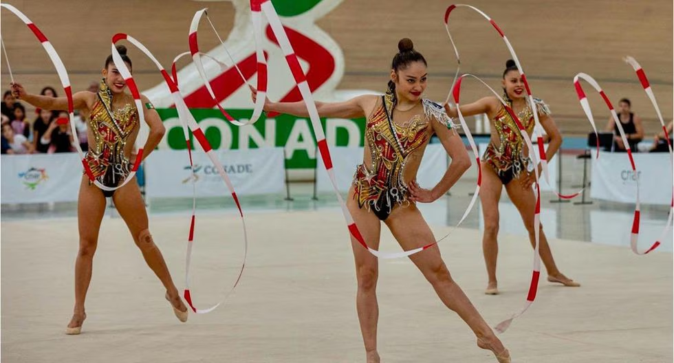 Selección Mexicana de Gimnasia Rítmica se cuelga la medalla de plata