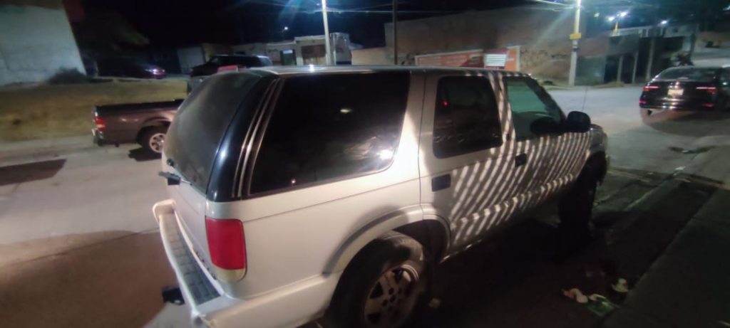 Detienen a sujeto que conducía camioneta con reporte de robo en el fraccionamiento Periodistas